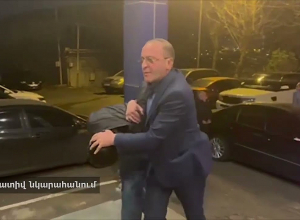 Խուզարկությամբ հայտնաբերվել է մեծ քանակությամբ ապօրինի զենք-զինամթերք ու թմրանյութ