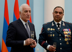 Президент Ваагн Хачатурян вручил государственные награды и поздравил с Днем полиции
