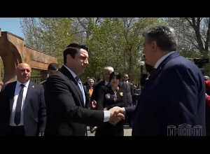 Կարեն Դեմիրճյանի 90 ամյակի առթիվ պանթեոնը մարդաշատ է