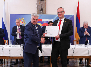 РФ-РА: Депутату НС Алексею Сандыкову вручили благодарственное письмо