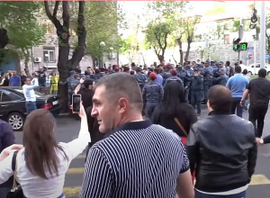 Перед офисом ГД проходит акция протеста: ПРЯМОЙ ЭФИР