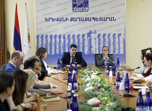 Երևանի քաղաքապետը հյուրընկալել է «Ի գործ»-ի մասնակիցներին