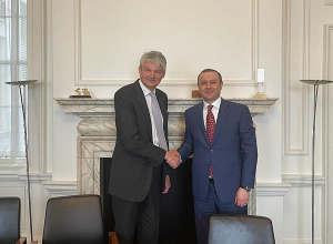 Секретарь СБ Армен Григорян встретился с секретарем Совета национальной безопасности Великобритании сэром Стивеном Лавгроувом