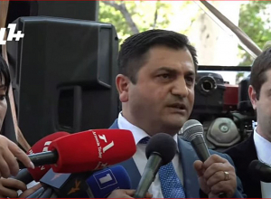 Ֆռա, լսի արա․ վիճաբանություն Գեղամ Նազարյանի, զոհվածների ծնողների և դատախազի խորհրդականի միջև