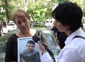 Родители погибших военнослужащих находятся напротив здания прокуратуры: Давтян принял решение: ПРЯМОЙ ЭФИР