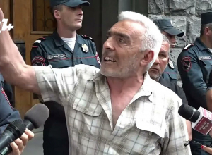 7-го ноября командир позвонил и сказал: позвоните, услышьте голос ваших родителей в последний раз: отец героя