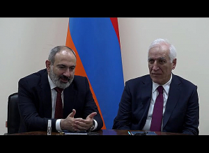 Փաշինյանն ու Վահագն Խաչատուրյանն այցելել է ՀՀ ԲՏԱ նախարարություն