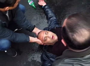 Полиция применяет грубую силу