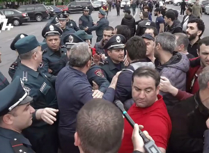 Напряжённая ситуация на улице Ханджяна