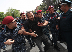 Полиция задержала протестующих