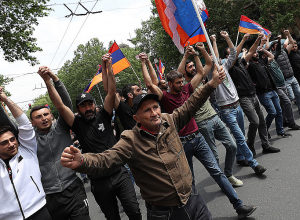 Митингующие перекрыли перекресток Баграмян-Демирчян на 5 минут