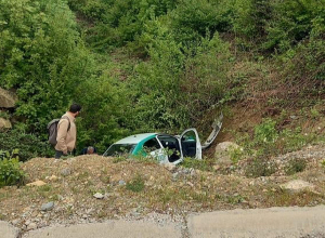 Азербайджанский грузовик не предотвратил столкновение, в результате чего такси скатилось в ущелье: Омбудсмен Арцаха