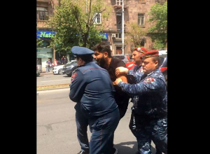 Երիտասարդները փողոց են փակել․ ՈՒՂԻՂ