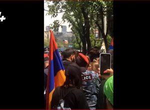 Полиция задержала протестующих, перекрывавших улицу Абовяна