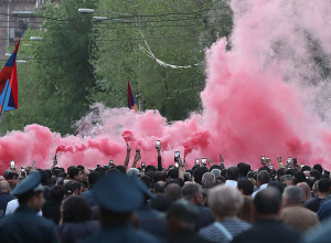 Значит нет лидера более достойного, чем Пашинян? Менуа Согомонян