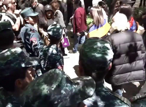 Քաշքշուկ, լարված վիճակ Աբովյան փողոցում․ ՈՒՂԻՂ