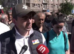 Я уверен, что есть документы, которые были приостановлены, когда мы вышли на улицу: Сагателян