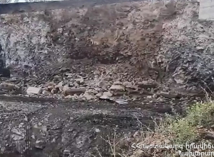 Цицернакабердское шоссе перекрыто с обеих сторон из-за обвала