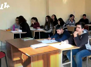 Մի ոտքը՝ դպրոցում, մյուսը՝ բանակում. Որտե՞ղ է կտրվում բարեփոխման թելը