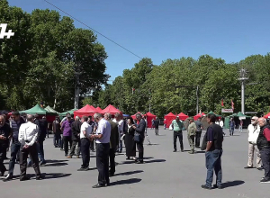 Ընդդիմության և զոհված զինծառայողների ծնողների ակցիան՝ դատախազության դիմաց․ ՈՒՂԻՂ