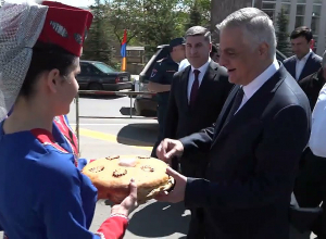 Փոխվարչապետ Մհեր Գրիգորյանը հարգանքի տուրք է մատուցել Բաշ-Ապարանի ճակատամարտի հերոսների հիշատակին