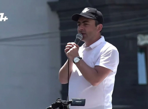 Если министры не принимают нас в государственных зданиях, мы можем пойти к ним домой: Сагателян