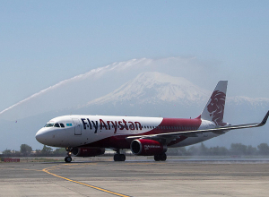 Казахстанский «FlyArystan» сегодня впервые приземлился в Звартноце