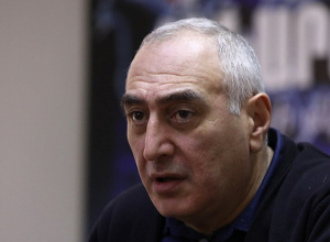 Всё подготавливают заявлениями, например «снизим планку»: Карен Кочарян