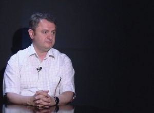 Они эмигрируют также из-за обесценивания доллара: Айк Чобанян