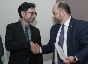 Араик Арутюнян присутствовал на церемонии погашения почтовых марок «Всемирно известные армяне: Артем Патапутян»