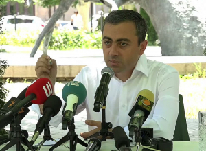 Սաղաթելյանը՝ ՔՊ-ի՝ իրենց մանդատներից զրկելու քննարկումների մասին