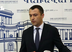 Председатель Комитета кадастра разозлился на журналиста за то, что тот постоянно задавал вопросы и перебивал его