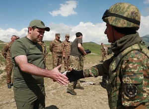 Պապիկյանը այցելել է Գեղարքունիքի զորամասեր