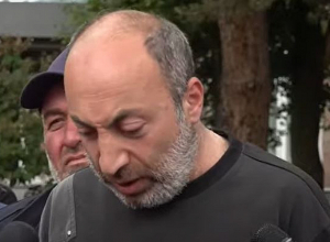 Ապարանում սպանվածների հարազատները ակցիա են անում․ Ուղիղ