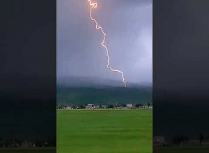 Կայծակի հարվածը Արագածի լանջերին