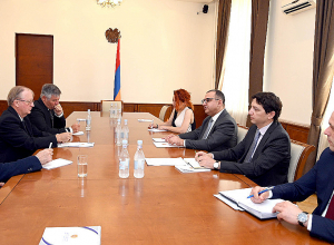 Тигран Хачатрян встретился с представителями АБР
