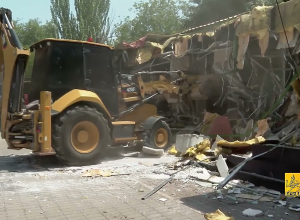 Ապամոնտաժում է Երիտասարդական մետրոյին հարող տարածքի ապօրինի կառուցված սրճարանը: