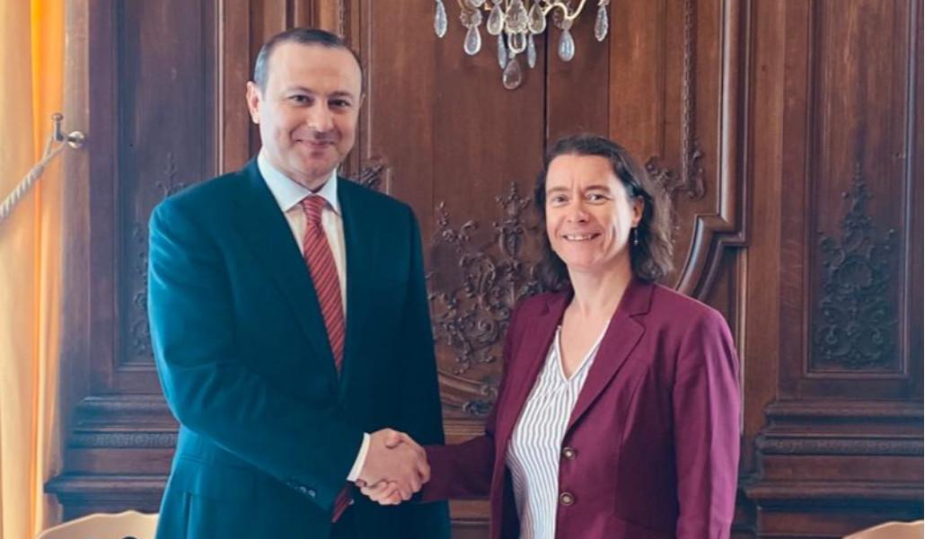 FD9851E0-DFD5-4BA8-A4EB-AA1B2EC7786B