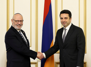 Ален Симонян принял посла Израиля