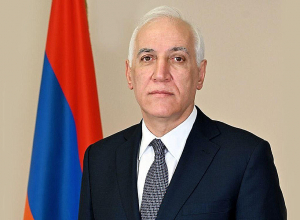 Поздравляю всех нас с этим важным праздником: Ваагн Хачатурян направил послание