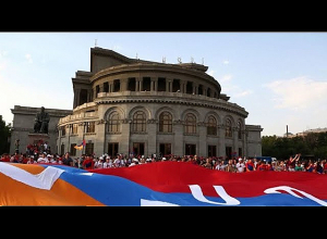 ՀՀ պետական խորհրդանշանների տոնական քայլերթ և համերգային ծրագիր