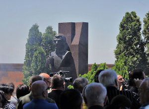 Բացվել է Ջիվան Գասպարյանի կիսանդրին