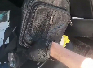 Помимо пистолета «Макаров» в машине были наркотики