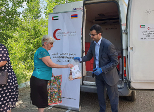 Էմիրությունների դեսպանությունը զոհաբերված գառան միս է բաժանել ՀՀ մարզերի կարիքավոր ընտանիքներին