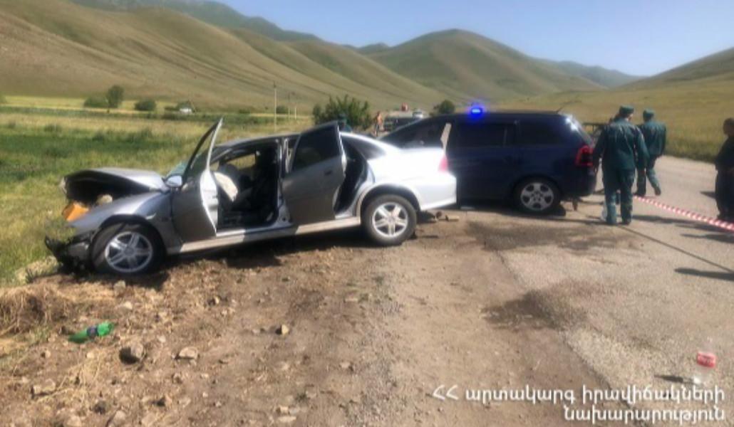 Աին