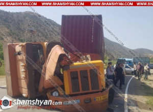 Սյունիքի մարզում բախվել են 2 պարսկական համարանիշներով ավտոմեքենաներն ու «ԶԻԼ» բեռնատարը. ավտոմեքենաներից մեկը շրջվել է. Shamshyan.com