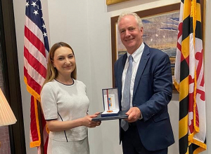 Посол Макунц вручила американским законодателям государственную награду «Мхитар Гош»