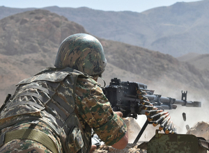 ВС Азербайджана открыли огонь в направлении армянских позиций