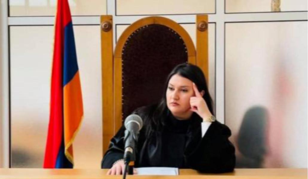 դատավոր