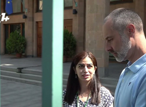 Ֆրանսիայի դեսպանատան ներկայացուցիչը հանդիպեց ակցիա իրականացնող տեղահանված արցախցիներին